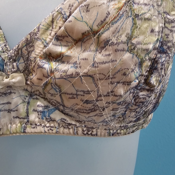 What Katie Did Iconic 1940's inspired silk escape map lingerie - Picture 4 of 10